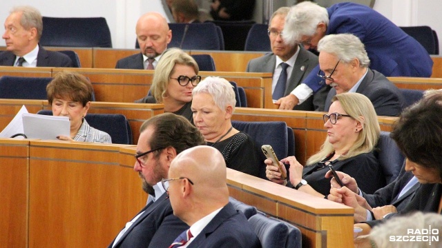Twierdzi, że nie żyjemy w praworządnym kraju, ale pytana o konkretne wyroki wydawane na polityczne zlecenie nie potrafi podać żadnego przykładu.