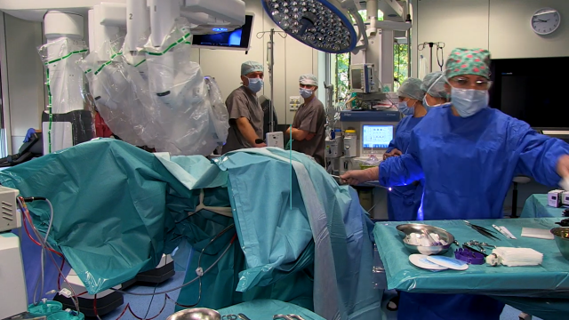 Robot da Vinci pomaga ratować pacjentki z rakiem endometrium i trzonu macicy.
