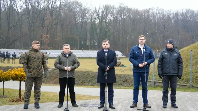 Tylko w tym roku 10 tysięcy funkcjonariuszy Służby Więziennej przejdzie szkolenia związane z obronnością kraju. Będą szkoleni przez Wojska Obrony Terytorialnej.
