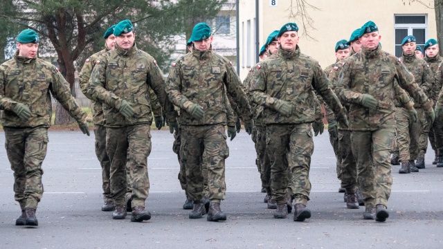 Mandat tej misji zależy od posunięć Federacji Rosyjskiej - mówią otwarcie żołnierze 12. Brygady Zmechanizowanej ze Szczecina, którzy niebawem wylatują do Rumunii. Tam stworzą XII zmianę Polskiego Kontyngentu Wojskowego.