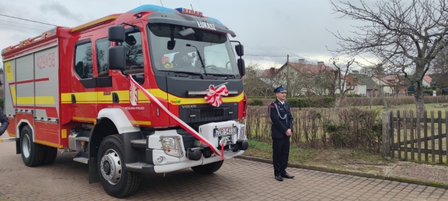 Ochotnicy z Poźrzadla Wielkiego w gminie Kalisz Pomorski mają nowy wóz strażacki. W sobotę w tamtejszej remizie odbyły się uroczystości związane z 75-leciem jednostki.