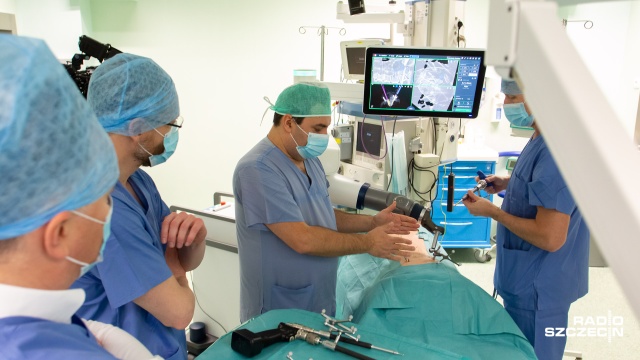 Są tylko trzy takie w Polsce - najnowocześniejszy robot neurologiczny trafił do szpitala przy Unii Lubelskiej w Szczecinie.