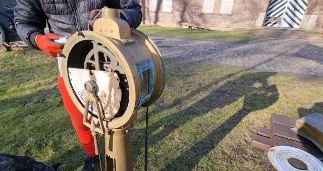 Służył do komunikacji na torpedowcach - nowy eksponat trafił do Fortu Gerharda w Świnoujściu. To telegraf maszynowy. Pochodzi najprawdopodobniej z niemieckiego torpedowca.