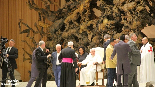Papież powiedział, że gotów jest spotkać się z prezydentami Ukrainy i Rosji. Deklaracja ta padła na pokładzie samolotu, którym Franciszek wrócił w niedzielę do Rzymu z pielgrzymki do Demokratycznej Republiki Konga i Sudanu Południowego.