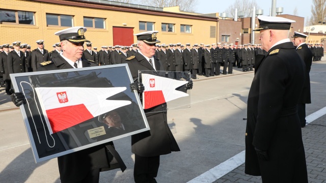 Kontradmirał Włodzimierz Kułagin po blisko dwóch latach dowodzenia świnoujską 8. Flotyllą Obrony Wybrzeża zdał obowiązki, a dowodzenie objął komandor Piotr Sikora.
