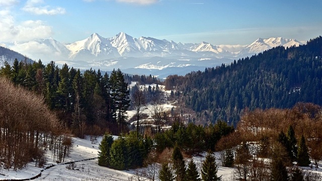 Synoptycy zapowiadają załamanie pogody w Tatrach. Instytut Meteorologii i Gospodarki Wodnej wydał ostrzeżenie pierwszego - najniższego stopnia - dla Podhala przed silnym wiatrem. Obowiązuje też ostrzeżenie drugiego stopnia przed roztopami.