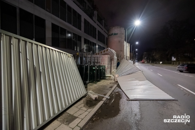 Bilans trudnych warunków pogodowych i silnego wiatru - ponad 500 interwencji strażaków w regionie od piątkowego poranka.