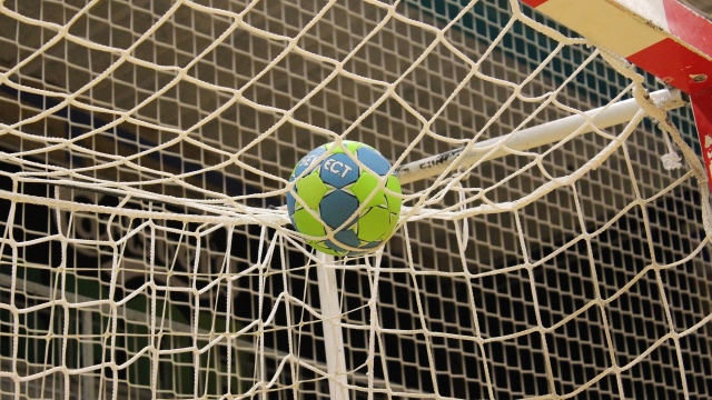 Piłkarki ręczne SPR Pogoni lepsze od lidera pierwszej ligi. Szczecinianki w hali przy Twardowskiego pokonały prowadzącą w tabeli grupy A 1. ligi Arkę Gdynia 21:19 w 12. kolejce rozgrywek.