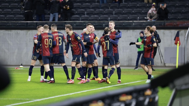 Piłkarze Pogoni odnieśli pierwsze zwycięstwo w rundzie wiosennej ekstraklasy. Szczecinianie, po trzech meczach bez wygranej, pokonali w sobotni wieczór Wartę Poznań 3:1.