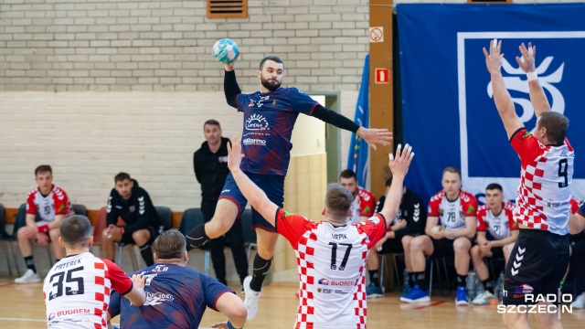 Piłkarze ręczni Sandry SPA Pogoni bez cennego zwycięstwa w rozgrywkach o mistrzostwo Polski. Szczecinianie przegrali w niedzielę we własnej hali z Chrobrym Głogów 25:30 w 16 kolejce Superligi.