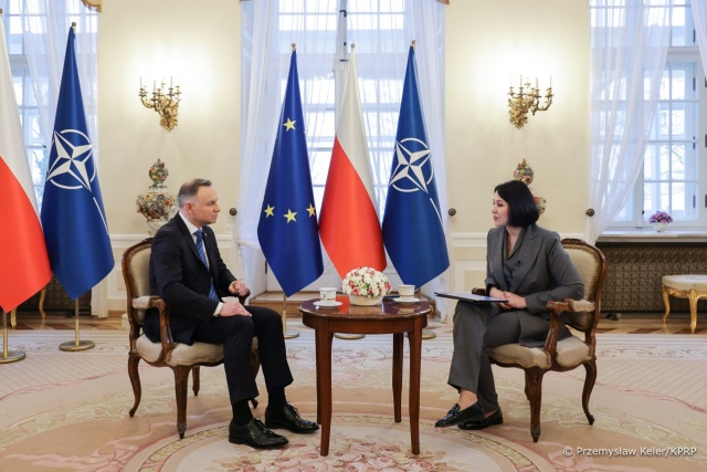 Prezydent Andrzej Duda powiedział, że przekazywanie Ukrainie przez Polskę samolotów bojowych nie jest dla naszego kraju łatwą decyzją. W rozmowie z ukraińską stacją 11 prezydent był pytany o postawę Stanów Zjednoczonych i Polski w tej kwestii.