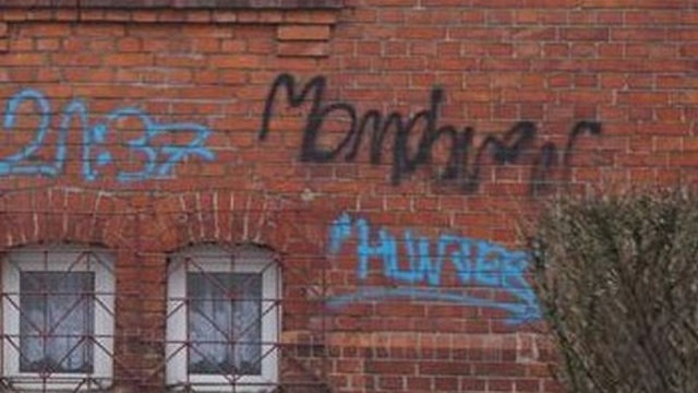14- i 15-latek ze Sławna przed Sądem Rodzinnym odpowiedzą za namalowanie graffiti.
