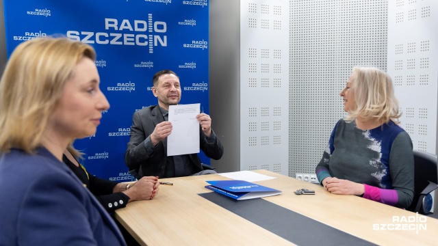 Podpisanie umowy było symboliczne, ale pomoc - realna i namacalna. Radio Szczecin zawarło porozumienie o współpracy z Polskim Radiem Lwów.