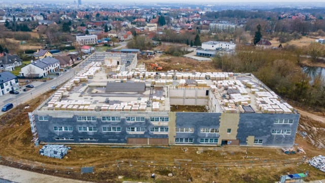 Od ubiegłorocznej jesieni inwestycja ma nowego wykonawcę ma 18 miesięcy na postawienie obiektu.