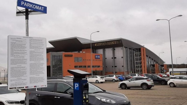 Bileterów zastąpią parkomaty i aplikacja mobilna. Od marca parkingiem opiekować ma się miejska spółka NIOL.