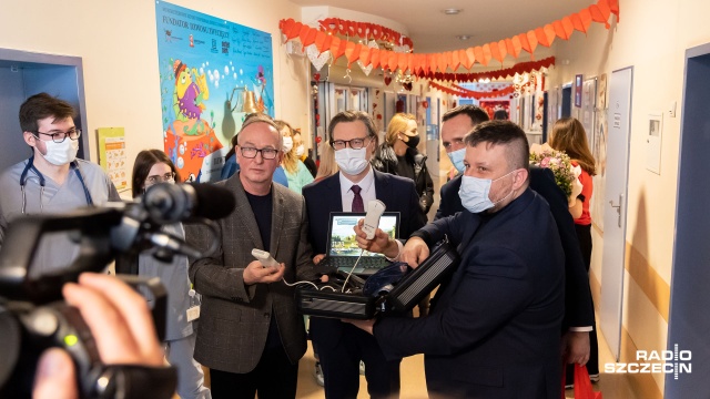 Pozwoli na lepszą i szybszą diagnostykę. Przenośny aparat do USG trafił do Kliniki Świętego Mikołaja w Szczecinie.