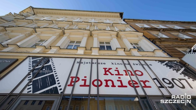 Nie chcę sprzedawać Pioniera, ale muszę to zrobić - tak mówi właściciel szczecińskiego kina, Jerzy Miśkiewicz. W ubiegłym tygodniu pojawiła się informacja, że jedno z najstarszych kin na świecie pójdzie pod młotek. Powodem jest stan zdrowia Miśkiewicza, który sam twierdzi, że nie daje już rady z prowadzeniem kina.