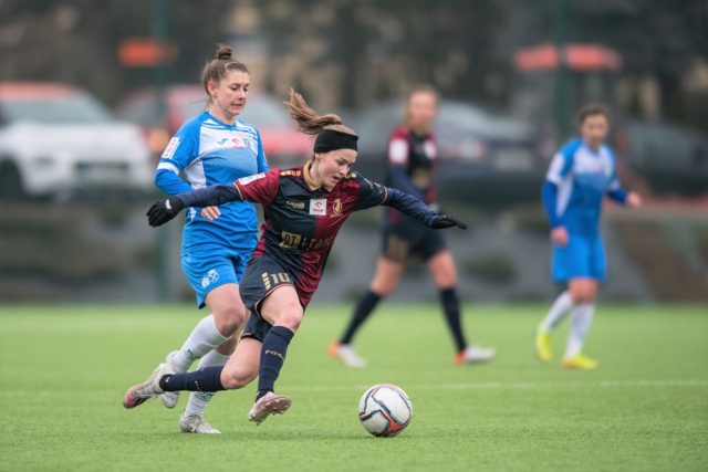 Piłkarki nożne Pogoni z kompletem punktów pod Wawelem. Szczecinianki pokonały w sobotę w Krakowie AZS UJ 2:0 w 13 kolejce rozgrywek o mistrzostwo Polski.