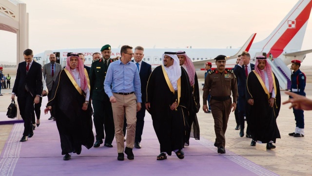 Premier Mateusz Morawiecki rozpoczął wizytę w Arabii Saudyjskiej, gdzie będzie rozmawiał z faktycznym przywódcą saudyjskiego królestwa, księciem Mohammedem bin Salmanem.