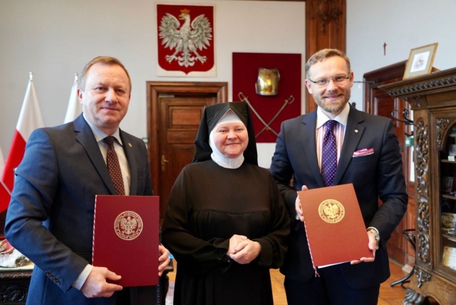 Ponad 30 tysięcy złotych otrzyma powiat policki na poprawę warunków zamieszkania osób przebywających w Domu dla Samotnych Matek w Karwowie.
