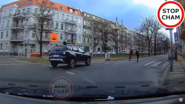 Do niebezpiecznego zdarzenia doszło na ulicy Piłsudskiego w Szczecinie. Rowerzysta wjechał w przechodnia.