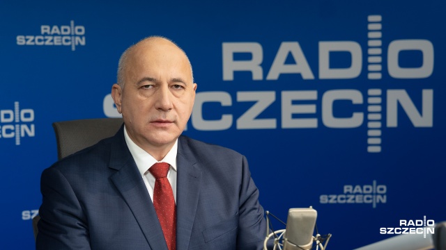 Dalekowzroczna wizja Lecha Kaczyńskiego, który budował sojusze i przestrzegał przed uzależnianiem Europy od rosyjskiego gazu i ropy, a decydował o budowie gazoportu w Świnoujściu - jak oceniał europoseł Prawa i Sprawiedliwości Joachim Brudziński, obecne bezpieczeństwo energetyczne Polski to efekt tej polityki.