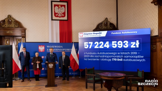 Kolejnych jedenaście linii autobusowych uruchomionych zostanie w naszym regionie dzięki wsparciu środków rządowych. Pieniądze trafią do powiatu drawskiego i gryfińskiego oraz do gmin Chojna, Choszczno i Goleniów.