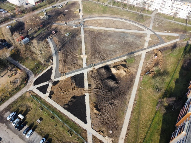 Wielka wieża dla jaskółek stanie na osiedlu Zawadzkiego w Szczecinie. U zbiegu ulic Szafera, Zawadzkiego i Marlicza powstaje nowy park.