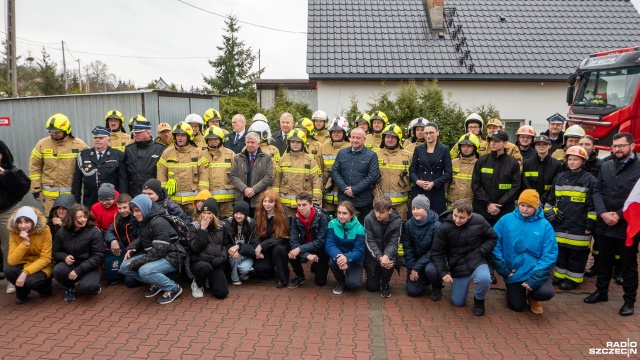 Trzy miliony złotych trafi do Ochotniczych Straży Pożarnym w naszym regionie na nowy sprzęt i wyposażenie lokalnych jednostek. To wsparcie w ramach programu Eko-Strażak, który oficjalnie został dziś zainaugurowany w podszczecińskim Radziszewie.
