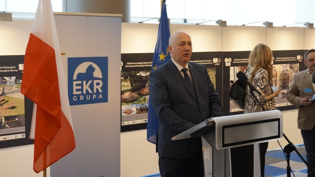 Premier Mateusz Morawiecki podjął decyzję o przeznaczeniu dodatkowych środków w ramach wieloletnich ram finansowych na budowę toru podejściowego - poinfrormował europoseł Prawa i Sprawiedliwości, Joachim Brudziński.