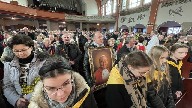 Najpierw msza, potem marsz - Szczecin pamięta o rocznicy śmiercipapieża Jana Pawła II [DUŻO ZDJĘĆ]