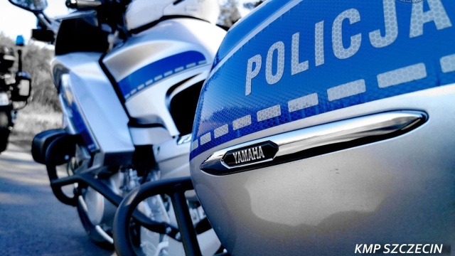 Liczyła się każda minuta, w transporcie do szpitala pomogli szczecińscy policjanci. Do zdarzenia doszło w niedzielę. Mężczyzna wiózł swoją żonę do szpitala na przeszczep.
