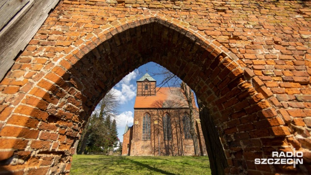 Gmina Police złożyła wniosek o dofinansowanie w kwocie 1 miliona złotych na remont ruin Klasztoru Augustianów w Policach i Jasienicy. Wszystko w ramach Rządowego Programu Odbudowy Zabytków.