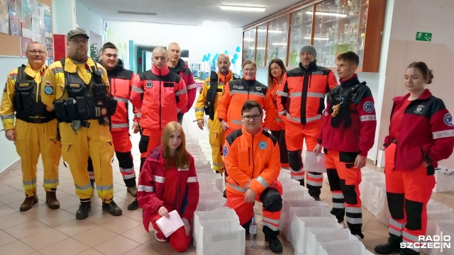 Dokładnie 360 paczek z żywnością trafia właśnie do najbardziej potrzebujących mieszkańców Kołobrzegu. Trwa finał akcji Wielkanoc dla Samotnych.