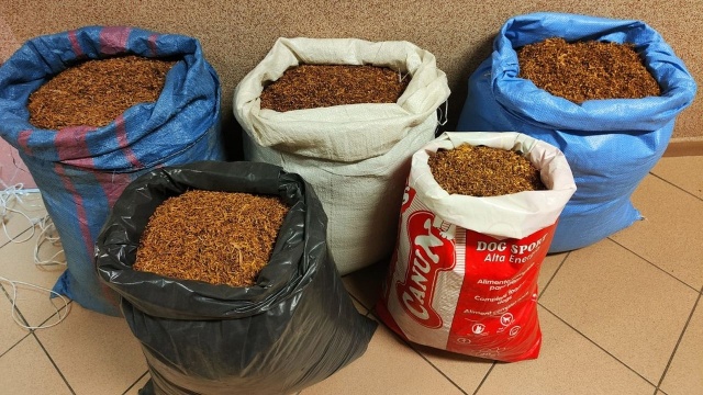 Zabezpieczyli w sumie ponad 50 kg krajanki tytoniowej i 20 tysiące sztuk papierosów, które nie posiadały polskich znaków akcyzy.