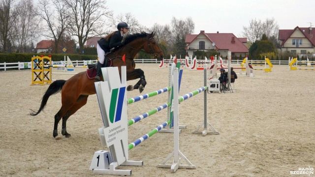 Sezon jeździecki oficjalnie otwarty. W podkołobrzeskim Budzistowie trwają Zawody Ogólnopolskie Dzieci i Młodzieży w skokach przez przeszkody.