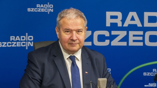 Wchodzimy w spór z Unią Europejską w sprawie zbóż, który trafia na polski rynek - mówił w Rozmowach pod krawatem poseł Prawa i Sprawiedliwości Leszek Dobrzyński. W ten sposób bronimy swoich interesów.