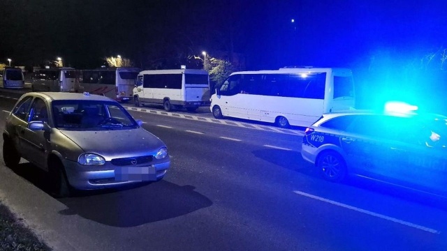 Kobieta nie zatrzymała się do kontroli drogowej - ruszyli za nią policjanci. Pościg odbył się w nocy na ulicach Koszalina. Do zdarzenia doszło o godz. 2 w nocy.