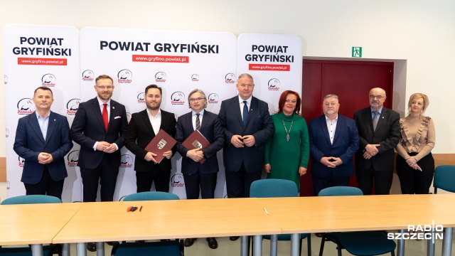 Sześć odcinków dróg w powiecie gryfińskim zostanie wyremontowanych. Dziś podpisano umowę z lokalną firmą, która zajmie się inwestycją.