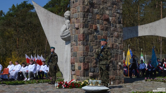 78 lat temu żołnierze Wojska Polskiego forsowali Odrę w ramach operacji berlińskiej. Zakończyły się uroczystości na Cmentarzu Wojennym w Starych Łysogórkach.
