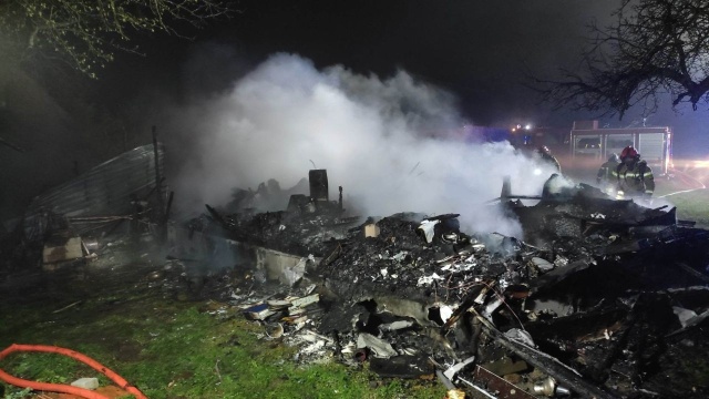 Nocny pożar w miejscowości Zajączkówko w gminie Połczyn-Zdrój. Płonął tam domek holenderski.