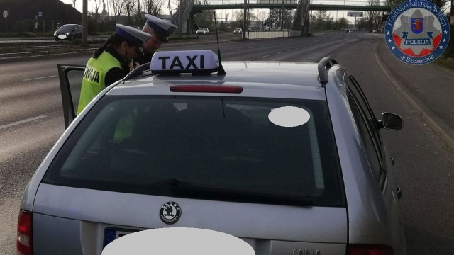 To kierowca taksówki, którego zatrzymała szczecińska policja. Kontrolowali kierowców na wjeździe do miasta. Taksówkarz przewoził dwóch pasażerów.