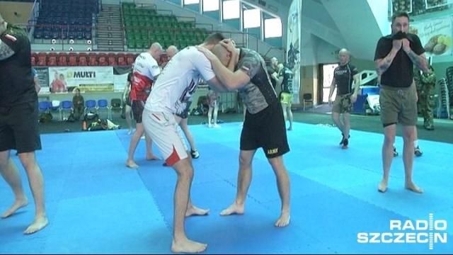 Weterani i czynni żołnierze zjechali do Kołobrzegu, by wspólnie trenować sporty walki. Trwa 37. Edycja Projektu Wojownik.