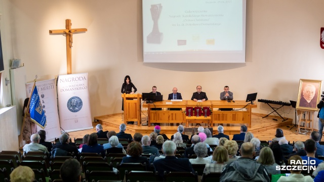 Poznaliśmy trzech kolejnych laureatów nagrody im. ks. dr. Bolesława Domańskiego. Nagrody po raz 37. przyznało stowarzyszenie Civitas Christiana. Wśród nagrodzonych są ks. Waldemar Szczurowski, Grzegorz Kozak oraz Caritas Archidiecezji Szczecińsko-Kamieńskiej - mówi ksiądz Tomasz Kancelarczyk.