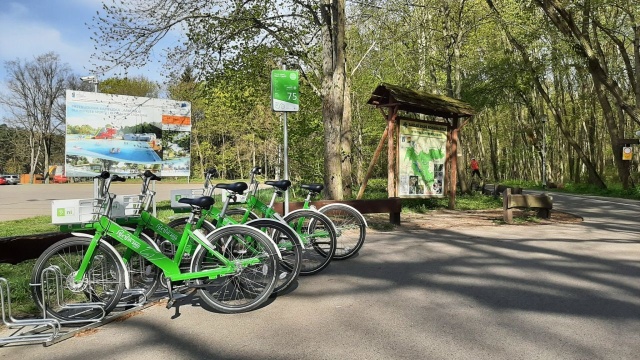 Kolejne miejsca w Szczecinie, gdzie mozna zostawić rower miejski - letnie strefy postoju BikeS powstały na Arkonce i Nabrzeżu Starówka.