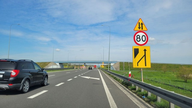 Zamknięta została jezdnia w kierunku Gorzowa na odcinku od Węzła Klucz do Węzła Gryfino. Rozpoczęła się przebudowa kolejnego przejazdu pod S3.