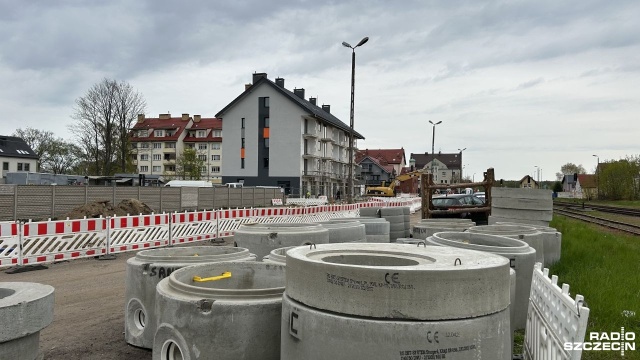 10 milionów złotych trafiło do Nowogardu na przebudowę dwóch ulic - Dworcowej i Żeromskiego oraz na docieplenie szpitala. Pieniądze na inwestycje pochodzą z rządowego programu Polski Ład.