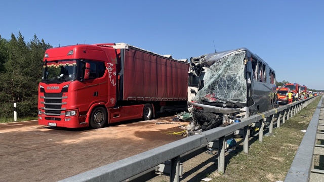 Ambasador RP w Niemczech Dariusz Pawłoś poinformował, że w wypadku polskiego autobusu zostało rannych 34 polskich obywateli. 6 osób jest ciężko rannych.