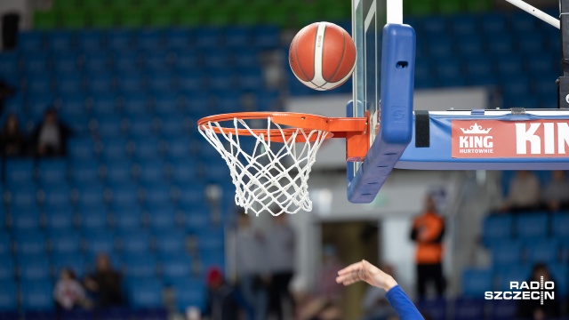 Koszykarze Kinga przegrali we wtorek z Anwilem Włocławek 76:77 w drugim meczu ćwierćfinałowym w fazie play-off rozgrywek o mistrzostwo Polski.