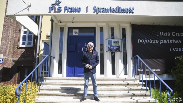 To są niebezpieczne sytuacje, bo nakręcanie emocji przez naszych przeciwników doprowadziło do zabójstwa naszego kolegi w Łodzi - w ten sposób Witold Witkowski, sekretarz Prawa i Sprawiedliwości w Szczecinie, komentuje atak na samochód posła Artura Szałabawki.